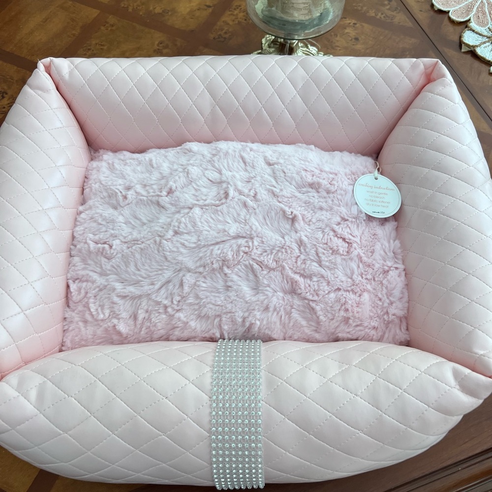 Boutique Style Princess Puppy Plush Bed /Brand New